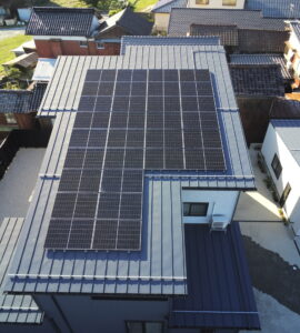 鳥取県岩美町<br>住宅屋根置き